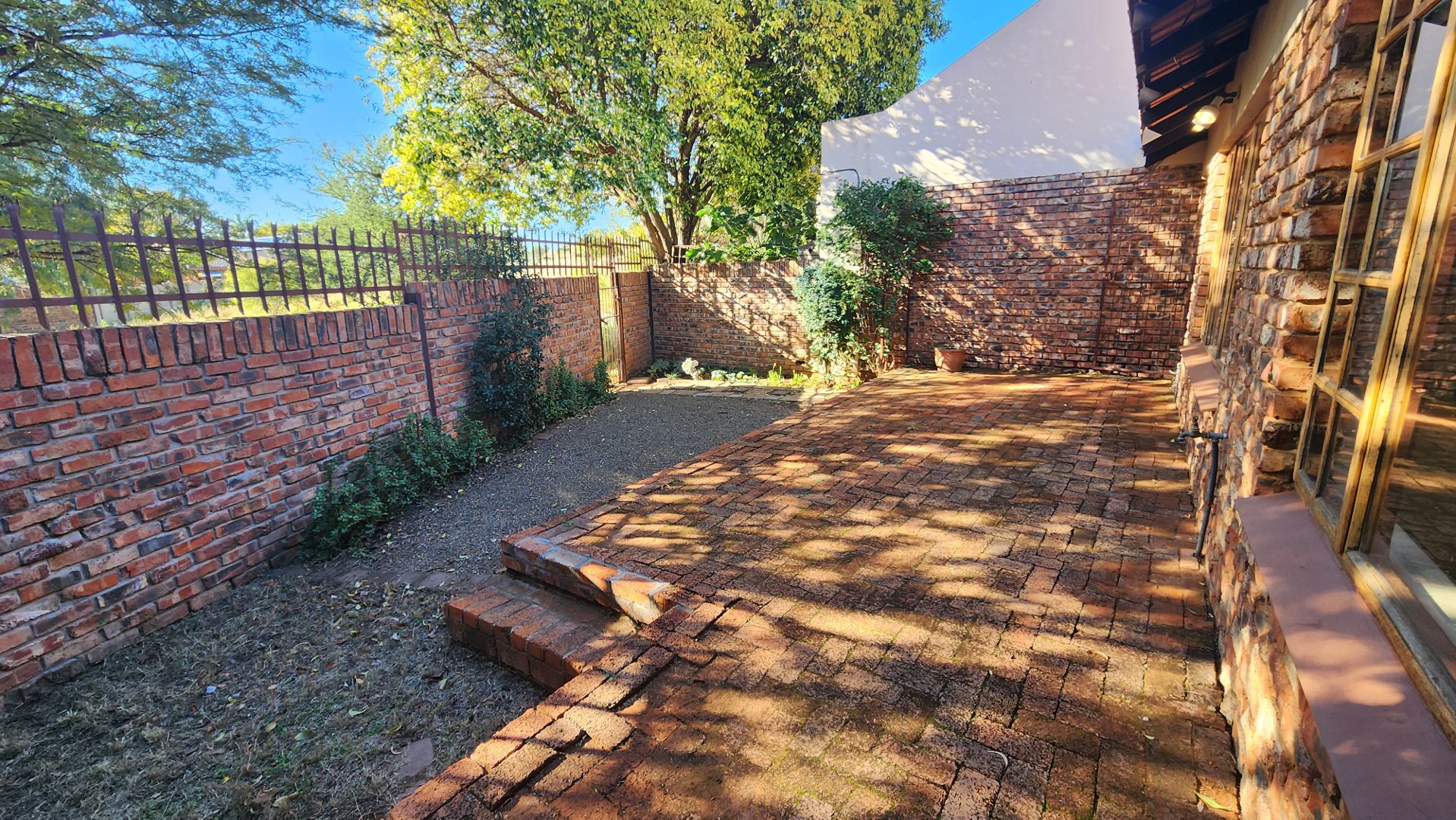 2 Bedroom Property for Sale in Langenhovenpark Free State